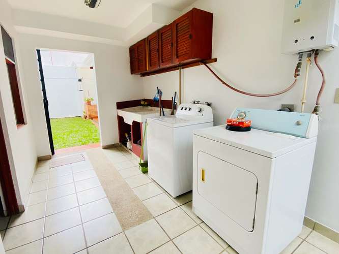 Casa de dos plantas para la venta en Tres Ríos, Cartago. - Imagen 8