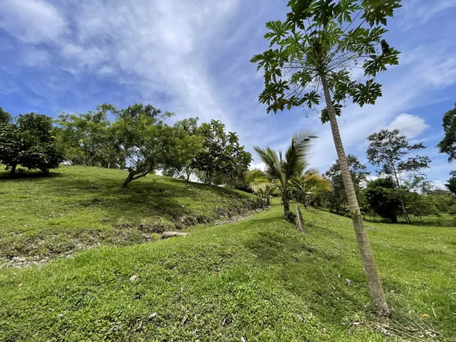 Terreno en Nuevo Arenal Guanacaste-Acceso al Lago y vista al Volcán