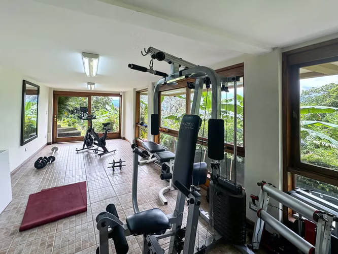 Se vende linda y amplia Casa en San Antonio, Escazú (AD).