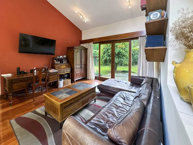 Se vende linda y amplia Casa en San Antonio, Escazú (AD).