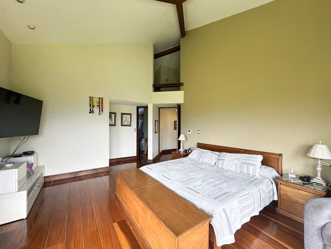 Se vende linda y amplia Casa en San Antonio, Escazú (AD).
