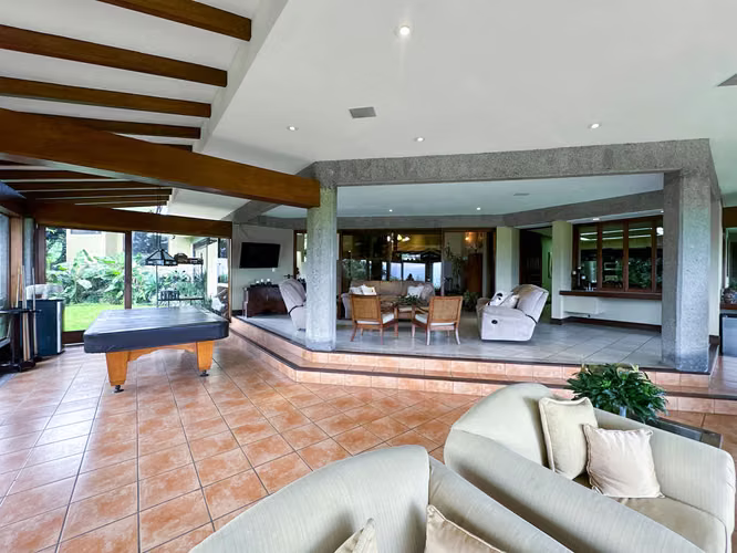 Se vende linda y amplia Casa en San Antonio, Escazú (AD).