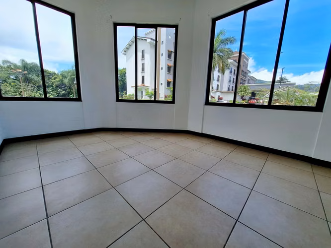 Alquiler de oficinas o local comercial en segundo piso en Centro Comercial Plaza ITSKATZU. - Imagen 5
