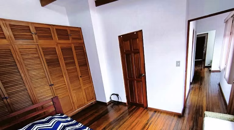 OPORTUNIDAD 2 PROPIEDADES! CASA + OFICINA