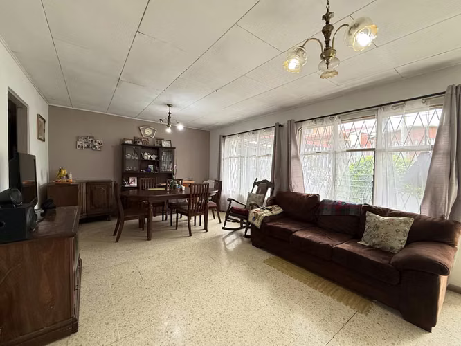 Venta Casa + apartamento en Curridabat – Uso de suelo mixto
