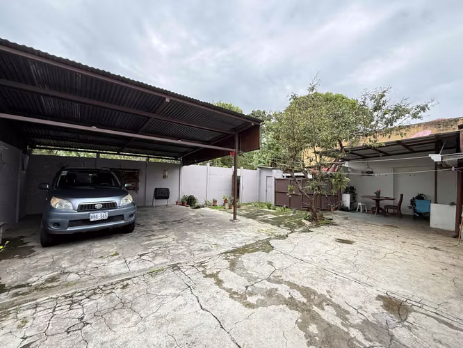 Venta Casa + apartamento en Curridabat – Uso de suelo mixto