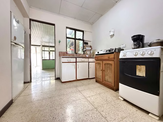 Venta Casa + apartamento en Curridabat – Uso de suelo mixto