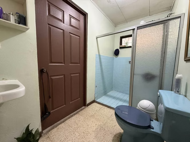 Venta Casa + apartamento en Curridabat – Uso de suelo mixto
