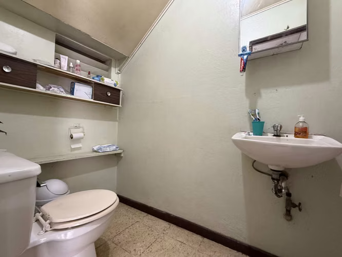 Venta Casa + apartamento en Curridabat – Uso de suelo mixto