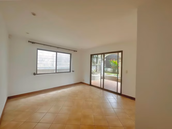 VENTA DE CASA EN CERRO ALTO, ESCAZÚ - IDEAL PARA INVERSION - Imagen 3