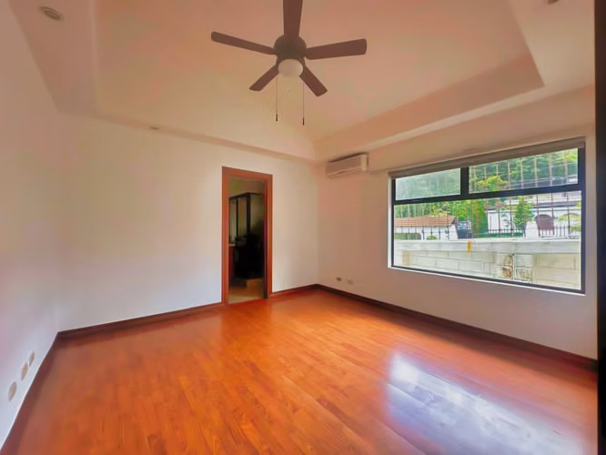 VENTA DE CASA EN CERRO ALTO, ESCAZÚ - IDEAL PARA INVERSION - Imagen 9
