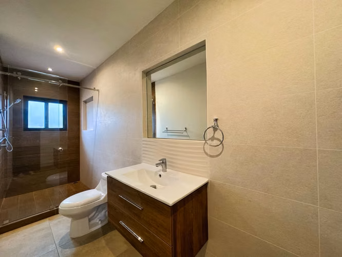 ALQUILER Y VENTA DE CASA EN CONDOMINIO DE LUJO - SANTA ANA - Imagen 9