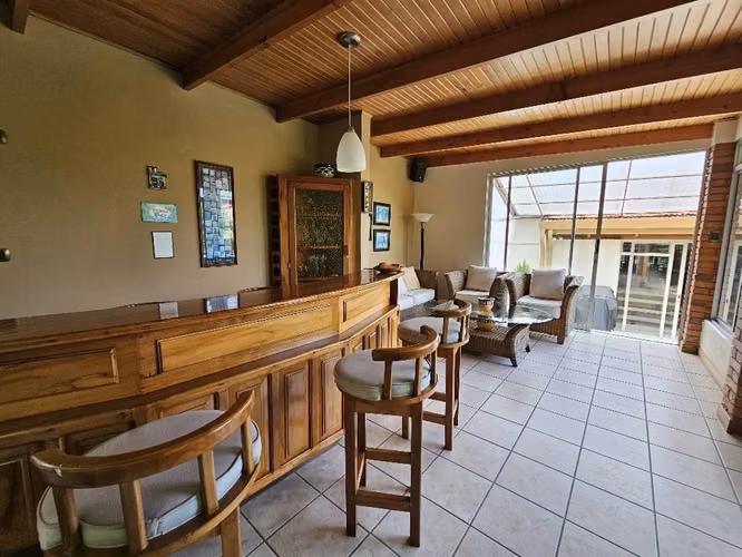 Se vende casa independiente en Pinares de Curridabat