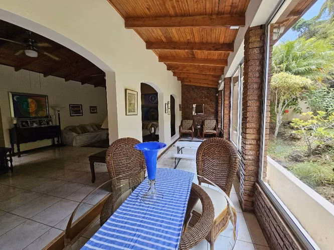 Se vende casa independiente en Pinares de Curridabat