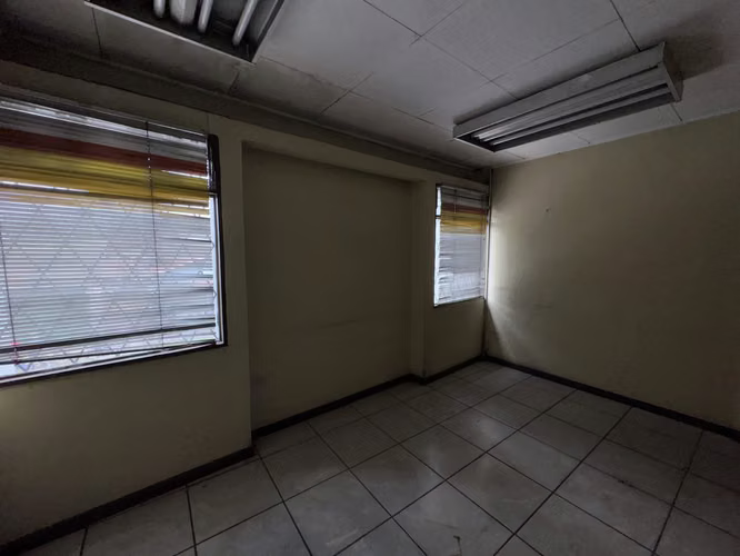 Se vende edificio de oficinas en Avenida 10, San José (AD)
