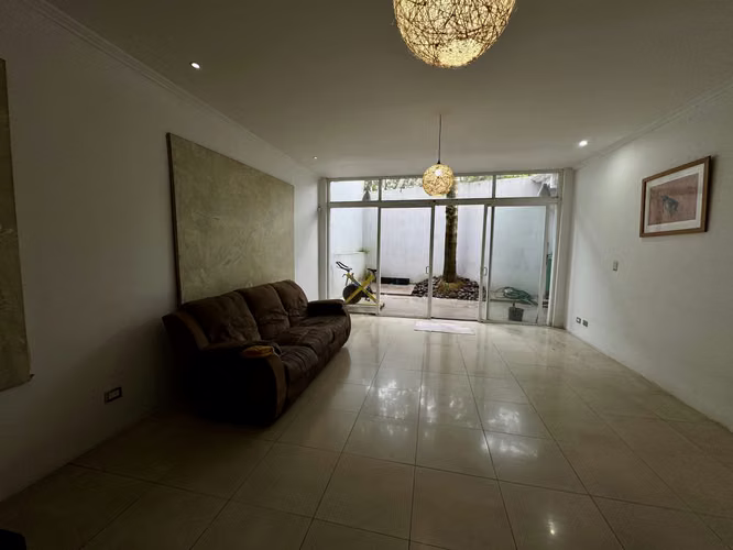 Se vende casa independiente zona Altamonte, Curridabat (AD)