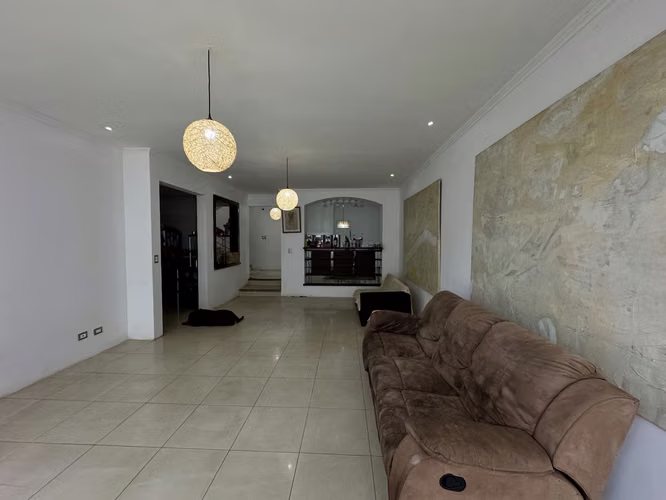Se vende casa independiente zona Altamonte, Curridabat (AD)