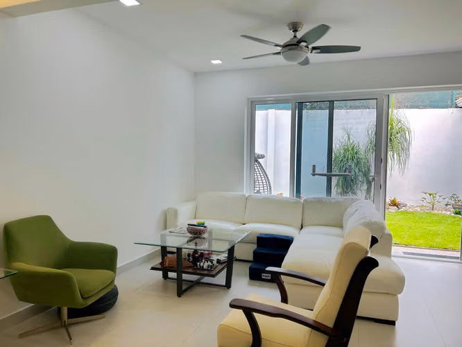 VENTA DE CASA, UNA PLANTA, RESIDENCIAL-SANTA ANA - Imagen 7