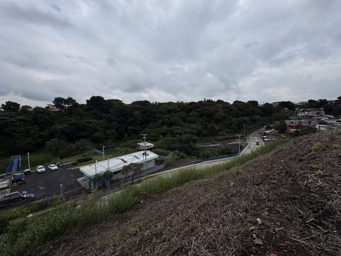 Venta de terreno de uso mixto para desarrollo, Rohrmoser, (AD)