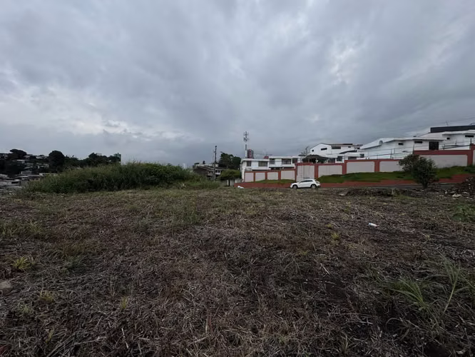 Venta de terreno de uso mixto para desarrollo, Rohrmoser, (AD)