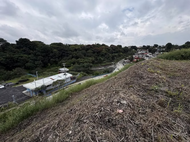 Venta de terreno de uso mixto para desarrollo, Rohrmoser, (AD)