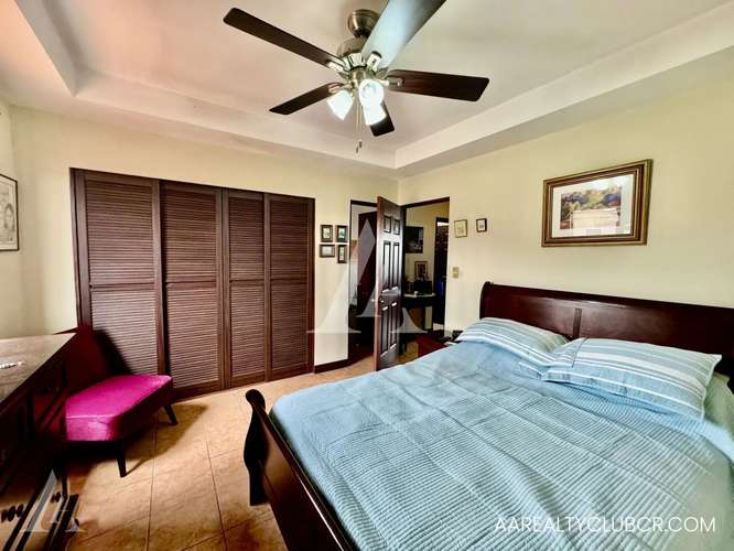 Casa de Tres Dormitorios - Exclusivo Condominio Villas de Venecia - Ayarco Sur