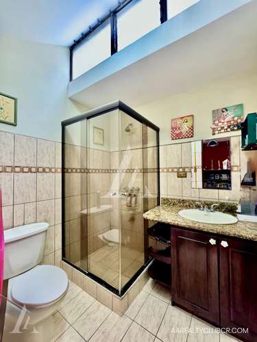 Casa de Tres Dormitorios - Exclusivo Condominio Villas de Venecia - Ayarco Sur