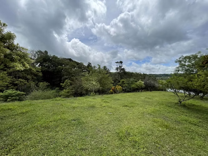 Venta de terreno en Nuevo Arenal con acceso al Lago y vista al Volcán