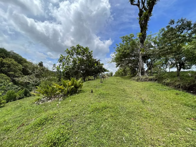 Venta de terreno en Nuevo Arenal con acceso al Lago y vista al Volcán