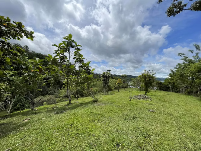Venta de terreno en Nuevo Arenal con acceso al Lago y vista al Volcán