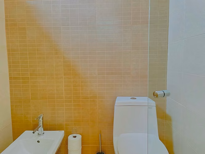 VENTA DE CASA CONTEMPORÁNEA CON PISCINA - SANTA ANA - Imagen 10