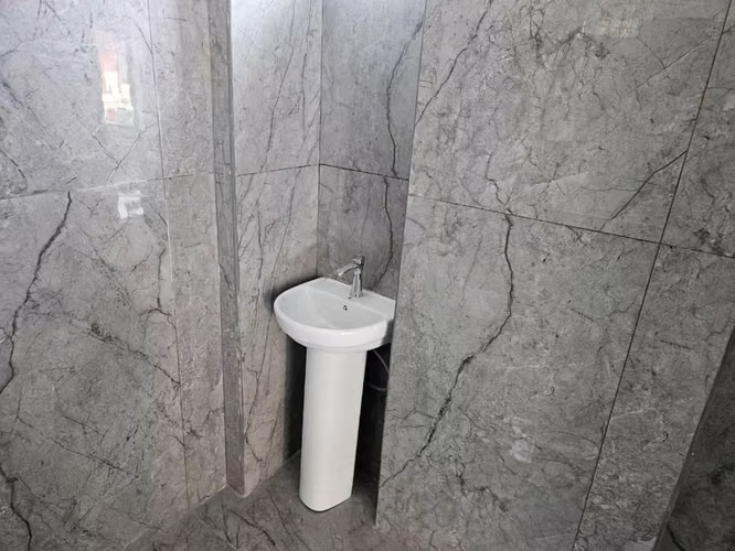 Espacioso local comercial con excelente ubicación - Imagen 5