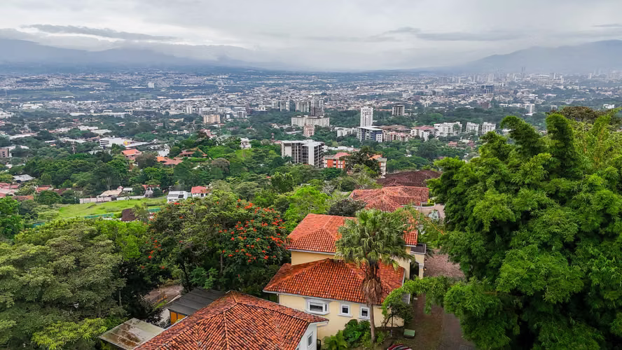 Escazu, Jaboncillo Casa en condominio, impresionantes vistas a volcanes y ciudad. - Imagen 3