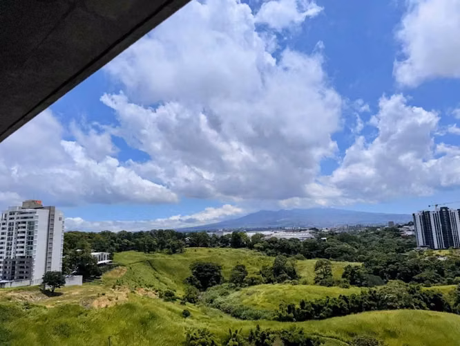 Se vende apartamento en La Uruca cerca de todo