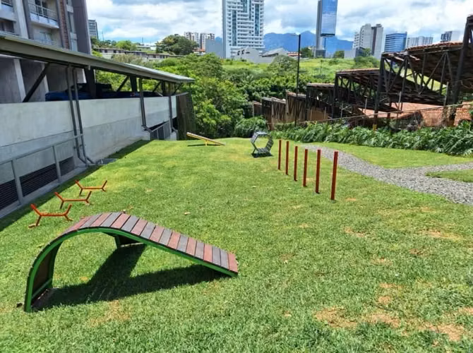 Se vende apartamento en La Uruca cerca de todo