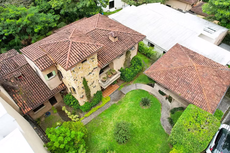 Se vende espectacular Casa tipo toscana, Piedades, Santa Ana (FE). - Imagen 3