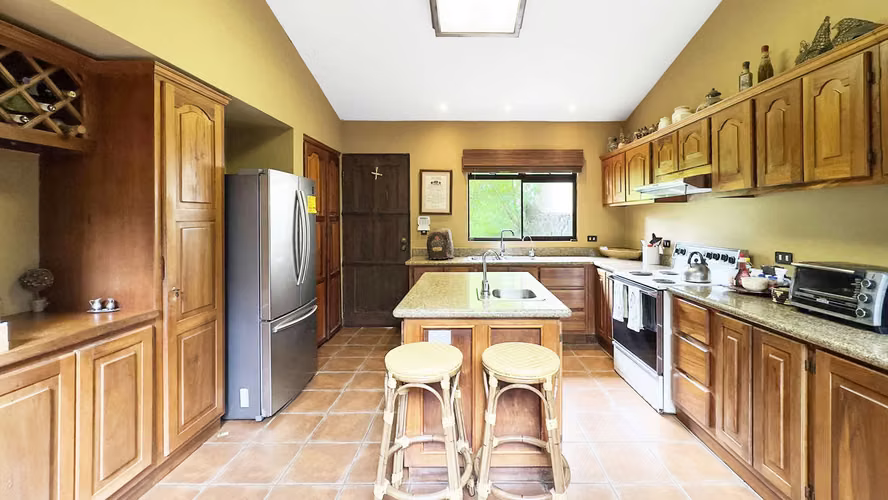 Se vende espectacular Casa tipo toscana, Piedades, Santa Ana (FE). - Imagen 7