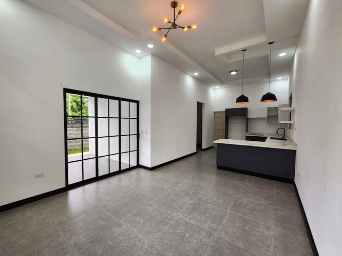 Casa en venta en Atenas, nueva y segura