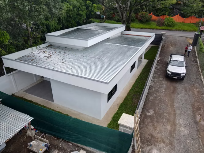 Casa en venta en Atenas, nueva y segura