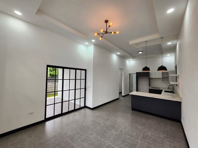 Casa en venta en Atenas, nueva y segura