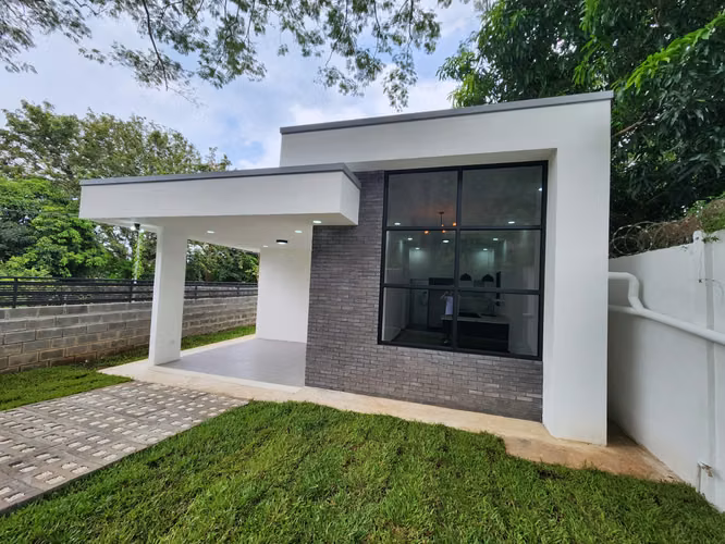 Casa en venta en Atenas, nueva y segura