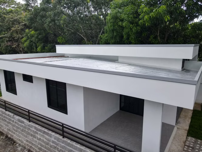 Casa en venta en Atenas, nueva y segura