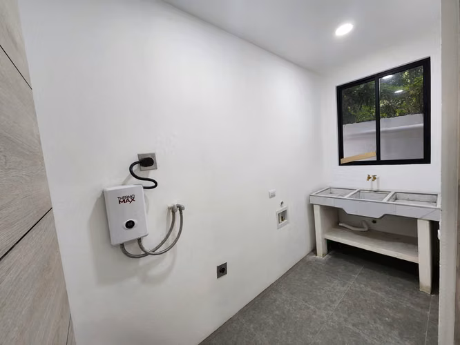 Casa en venta en Atenas, nueva y segura