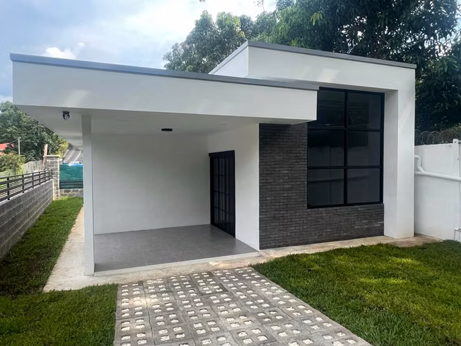 Casa en venta en Atenas, nueva y segura