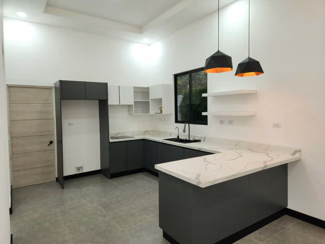Casa en venta en Atenas, nueva y segura