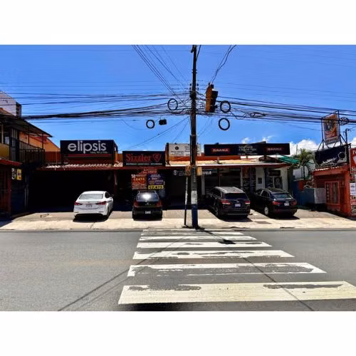 VENTA DE EDIFICIO CON SEIS LOCALES COMERCIALES Y UN APARTAMENTO, HEREDIA CENTRO - Imagen 5