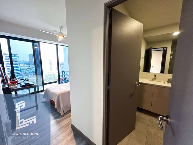 VENTA PRECIOSO APARTAMENTO AMUEBLADO EN COSMOPOLITAN - Imagen 2
