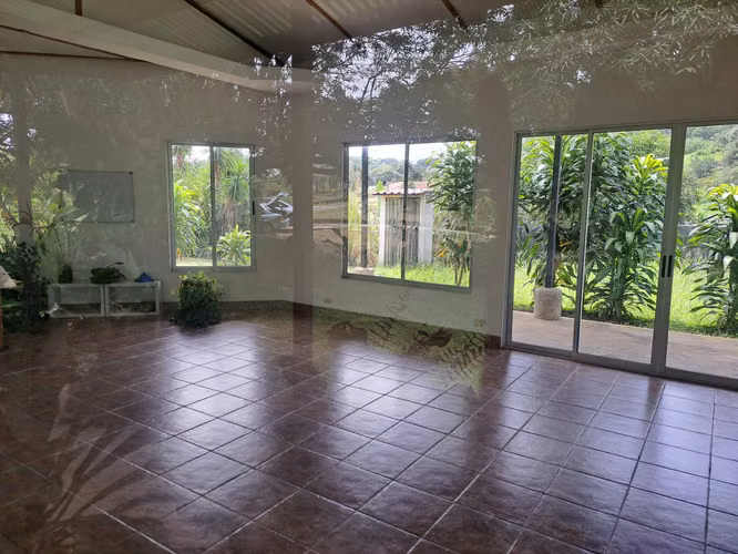 Venta de propiedad de 2 hectáreas con 2 casas - Imagen 3