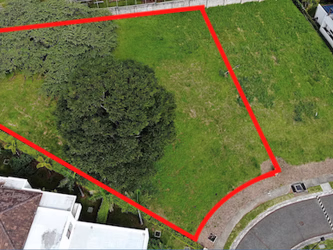 For Sale, Corner Lot, Flat, 1640 m2 in Gated Community in Santa Ana