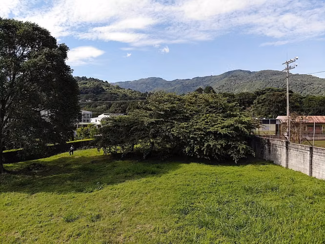 Venta Lote Esquinero, Plano, 1640 m2, Condominio Santa Ana 14137